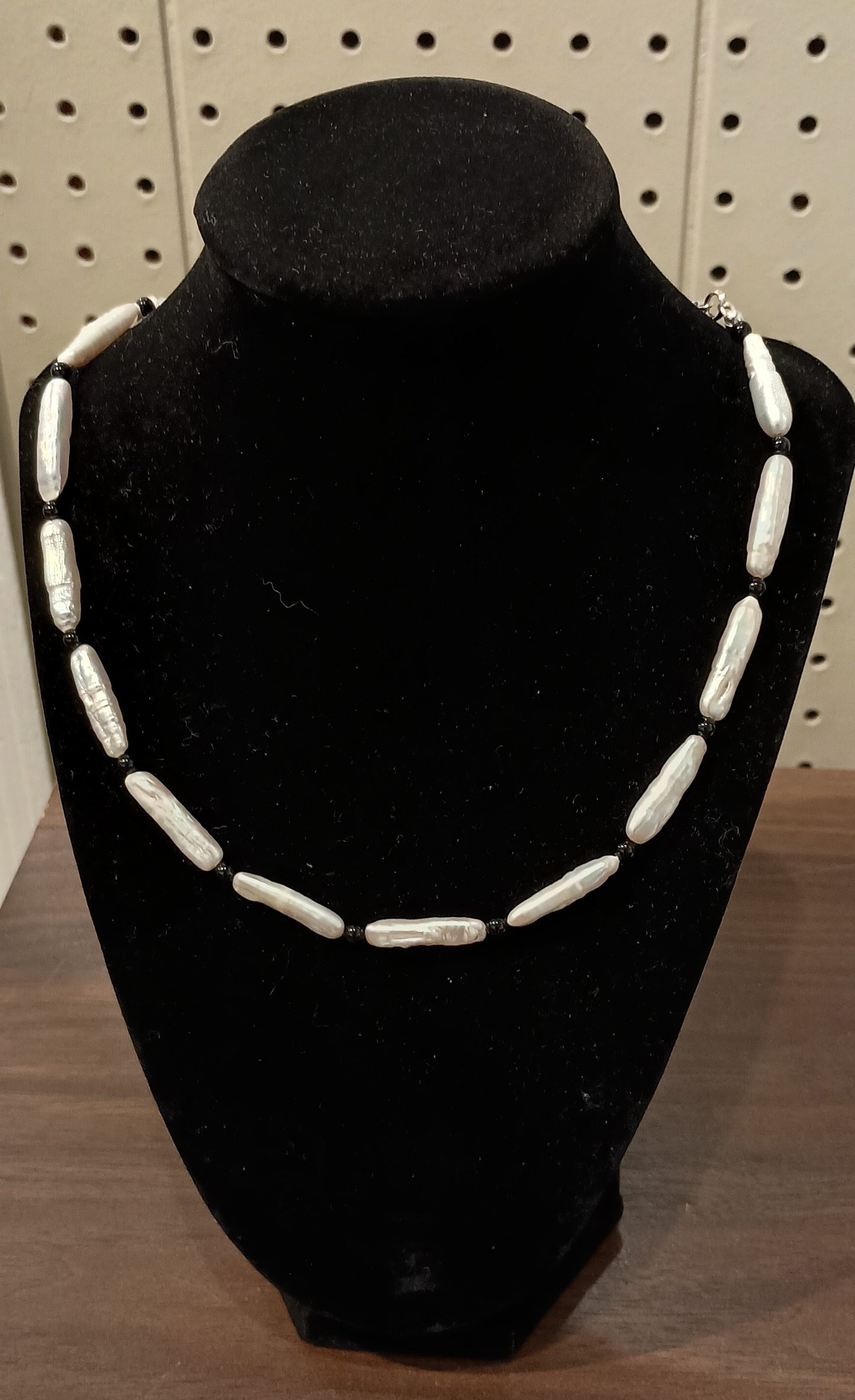 Stick Freshwater Pearls & Onyx Necklace with earrings