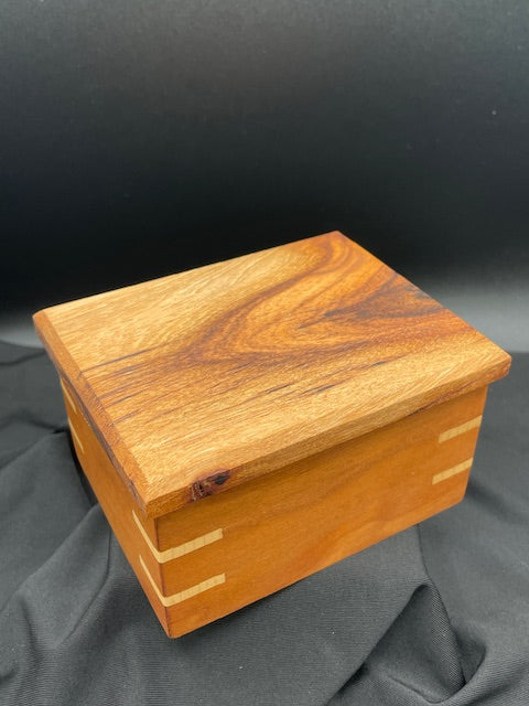 caja de recuerdos de cereza/nuez