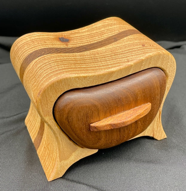 Walnut faced oak jewelry box