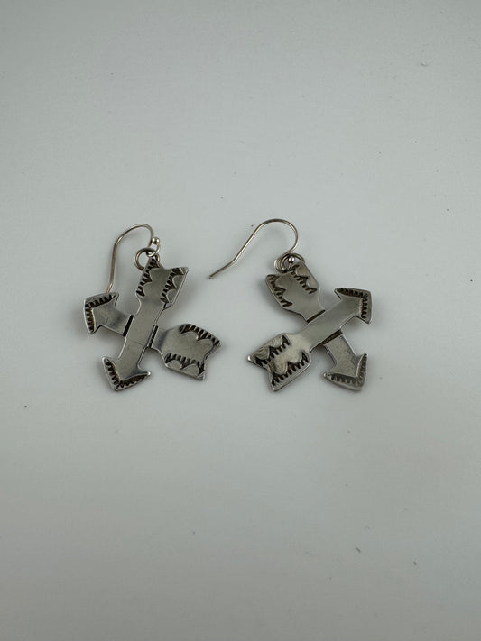 Pendientes de flecha cruzada